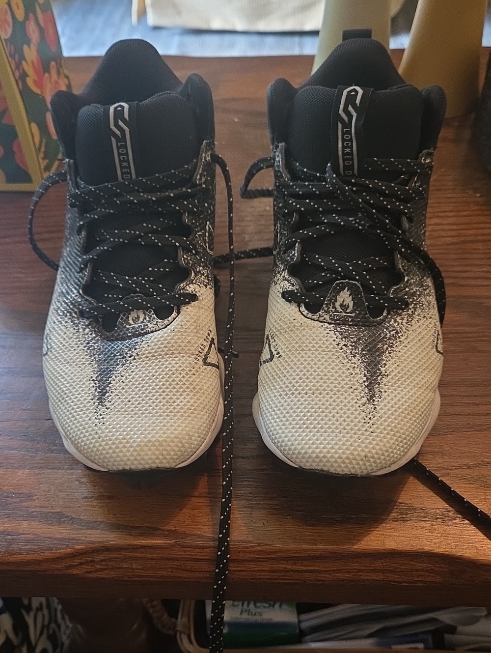 Youth Sz 4 Athletic Cleats Under Armour